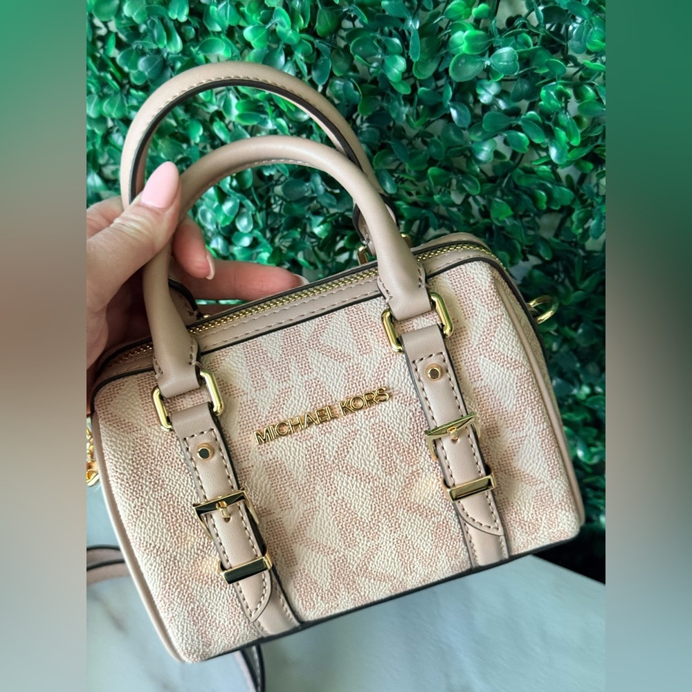 Michael Kors Women's XS Duffle Crossbody Satchel Bag in Light Pink Ballet NWT - Picture 4 of 6